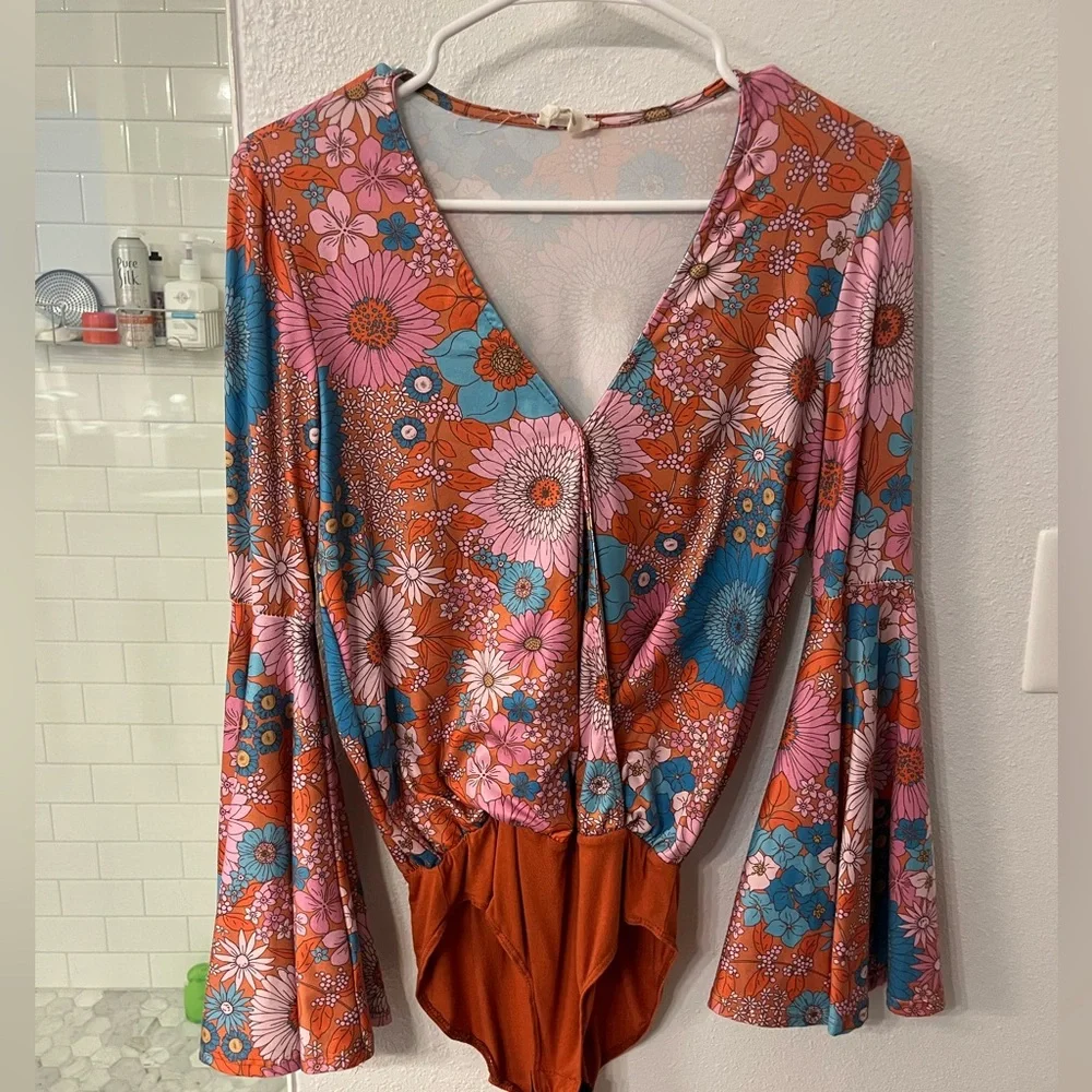 Bell Sleeve Floral Bodysuit - Picture 2 of 2
